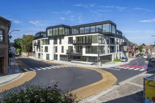 Dit nieuwbouwappartement maakt deel uit van residentie Sint-Amandus, gelegen op de hoek van de Kortrijkstraat en de Harelbeekstraat vlakbij de...