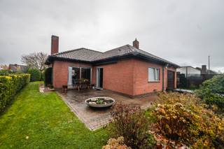 Deze volledig gelijkvloerse woning werd recent grondig vernieuwd en is meteen instapklaar. Ze beschikt over een vernieuwde vloer en badkamer en...