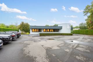 Dit uitzonderlijke pand is gelegen bij het binnenkomen van Aalst op een locatie met heel grote zichtbaarheid. Het pand is momenteel ingericht...