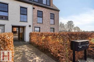 Modern, energiezuinig en luxueus afgewerkt appartement met aangelegde tuin.Ontdek dit prachtig afgewerkte gelijkvloers appartement waar comfort,...