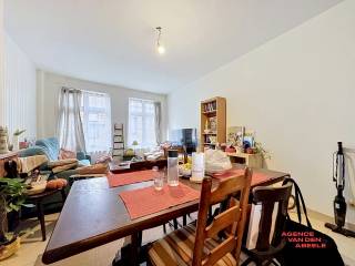 Dit ruime appartement in het hart van Brugge biedt alles wat u nodig heeft voor comfortabel wonen. Het appartement beschikt over 2 slaapkamers en...