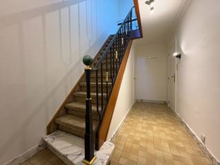 In Anzegem kan je deze ruime woning met drie slaapkamers ontdekken, ideaal voor wie comfortabel en rustig wil wonen met toch alle nodige...