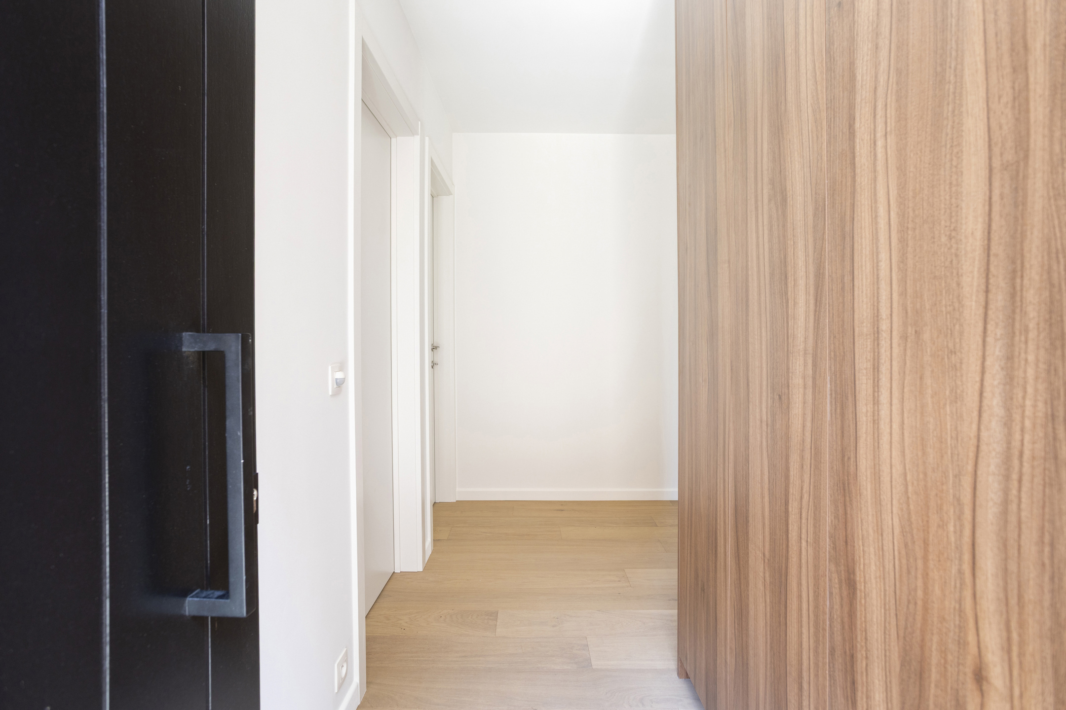 Luxueus afgewerkt gelijkvloersappartement met 3 slaapkamers - foto 4
