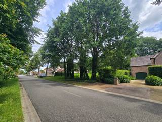 Bouwgrond, zijnde lot 8 uit een verkaveling, voor open bebouwing met prachtig groen uitzicht op gegeerde ligging in Koersel. De bouwgrond heeft een totale oppervlakte van 9a16ca. In de buurt zijn verschillende recreatie- en sportmogelijkheden, winkels,... Bovendien geniet je een zeer vlotte bereikbaarheid naar omliggende gemeenten en op fietsafstand van prachtige natuurgebieden zoals o.a. Koersel Kapelleke en Vallei van de Zwarte Beek.<br /><br />Het perceel heeft een straatbreedte van 20m en -diepte van ongeveer 54m. Afstand zijdelingse perceelsgrens is 3 meter.<br /><br />Gezien de ligging in woonuitbreidingsgebied betreft dit een zonevreemde verkaveling. In dergelijke verkavelingen kan er enkel een woning gebouwd worden binnen de mogelijkheden van de verkavelingsvoorschriften.<br />De integrale verkavelingsvoorschriften en -plan zijn op verzoek te raadplegen.<br />Onder voorbehoud van bekomen van een omgevingsvergunning.<br /><br />Perceelscore: A.<br /><br />Voor meer info bel Dario op 0472/09.27.56 of 011/22.19.17 - dario@limburgsvastgoed.be of limburgsvastgoed.be - Bekijkt u deze advertentie via een aanverwante vastgoedsite, surf dan zeker naar onze website www.limburgsvastgoed.be voor een uitgebreide beschrijving en foto's