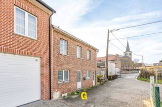 Deze (te slopen) woning is gelegen langs de Pastoor Lenaertsstraat ter hoogte van nummer 2, op een perceel van 4a 06ca te Membruggen. In deze...