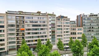 Op de Antwerpse Leien, meerbepaald de Italiëlei bevindt zich op de gelijkvloerse verdieping van dit appartementsgebouw een niet-residentiële...