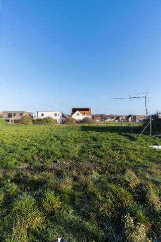 <strong>MARIA-AALTER - BOUWGROND LOT 17 -  OB - Poststraatje<br />Mooie bouwgrond van 545m² voor ruime OB.</strong><br /><br />Droom je ervan om je eigen woning te realiseren op een centrale locatie?<br />Deze bouwgrond van 545m² is gelegen in het Poststraatje (doodlopende straat) en biedt de vrijheid en rust van een groene woonomgeving. <br /><br /><strong>Troeven van dit perceel:</strong><br />+ Geschikt voor een open bebouwing<br />+ 545 m² grondoppervlakte<br />+ Noord-Oost oriëntatie<br />+ Rustige ligging met vlotte verbinding naar het centrum, station en omliggende gemeenten<br />+ Vrije keuze van bouwstijl, architectuur en afwerking volgens budget en in samenspraak met onze bouwpartners voor maximale ontzorging. <br /><br />Een unieke kans voor wie op zoek is naar ruimte, flexibiliteit en een uitstekende locatie.<br />Contacteer ons vandaag nog voor meer informatie, de bouwvoorschriften of om het perceel zelf te ontdekken.<br /><br /><strong>Interesse? </strong><br />09 216 84 51 of 0472 86 02 05 of stuur een mailtje naar sara@bcabouwtbeter.be