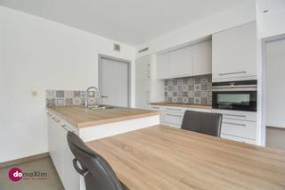 Lichtrijk appartement met één slaapkamer en een privétuin in Haacht Dit lichtrijke appartement met één slaapkamer en een privétuin garandeert het...