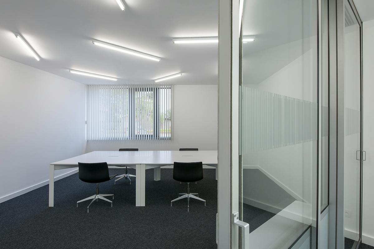Ready-to-use office of approximately 34 m² in BC 3koningen Torhout - photo 4