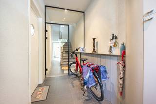 Deze ruime woning is centraal gelegen aan de Steenweg op Gierle in Turnhout, op wandelafstand van winkels, scholen en andere dagelijkse...