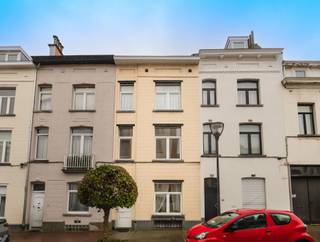 JETTE – Notre Dame de Lourdes neighborhood, close to Huybrechts Park, the metro, shops, and all amenities, come and discover this charming...