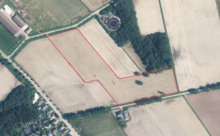 Perceel landbouwgrond te koop te Sint-Gillis-WaasOppervlakte : 3 ha 30 are 71 caPaalt aan 2 straten, 2 toegangen langs Rode Moerstraat en 1 toegang...