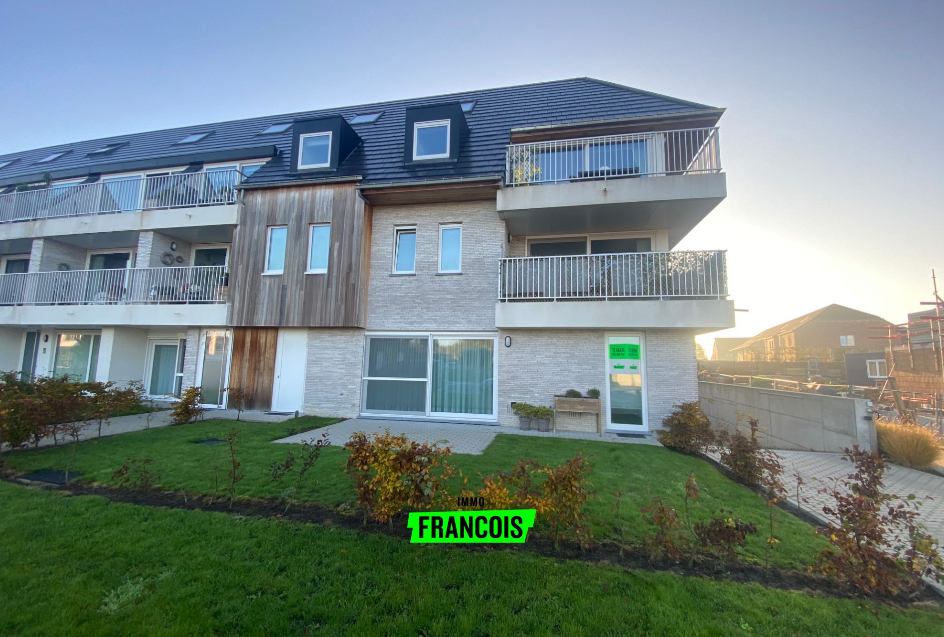 Instapklaar appartement met 2 slaapkamers, tuintje en autostaanplaats - foto 1