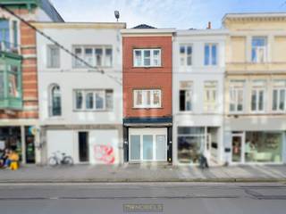 HANDELSPAND MET WOONST bestaande uit een WOONST en een GELIJKVLOERS HANDELSGEDEELTE, gelegen op een TOPLOCATIE in CENTRUM Gent. Deze eigendom...