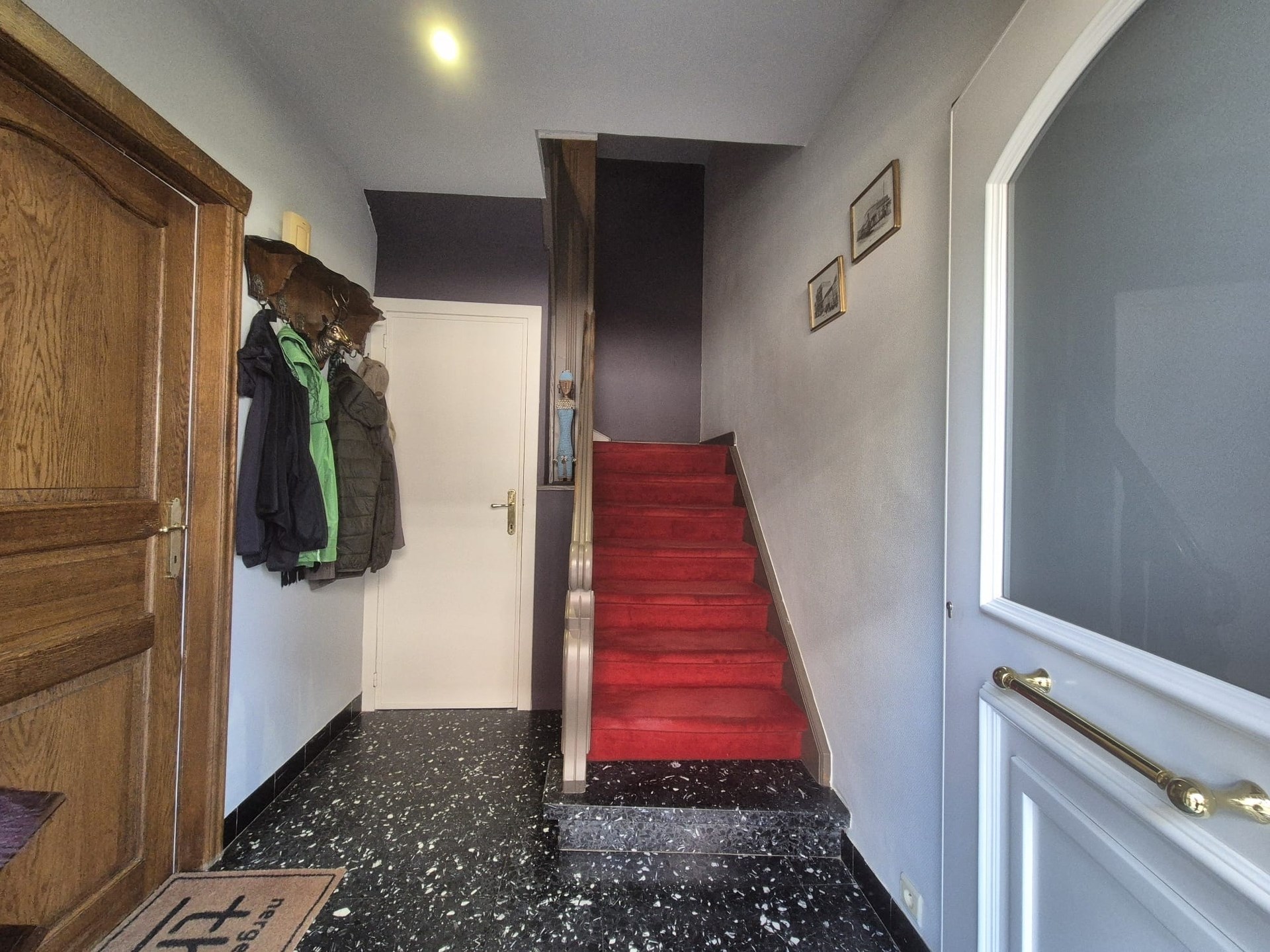 Gezinswoning met 3 slaapkamers en tuin - foto 4