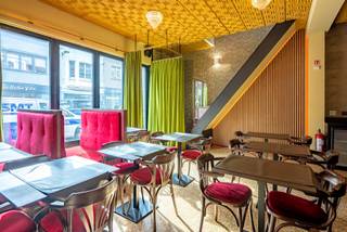 Pal in het centrum van Ekeren op een goed zichtbare locatie (passage van voetgangers en lokaal verkeer) bieden wij dit handelsgelijkvloers aan...