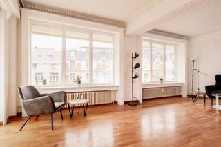 IMMO ID biedt u exclusief dit prachtige appartement met 3 slaapkamers van bijna 217 m2 (PEB oppervlak) en een groot terras, gelegen in een...
