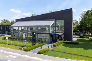 Op de eerste verdieping van een modern kantoorgebouw bevindt zich een kantoorruimte van 358 m², ideaal gelegen langs de Kortrijksesteenweg. Dankzij...