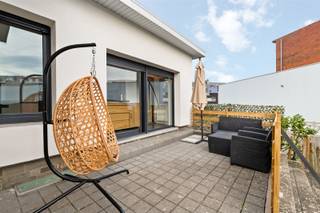 Welkom thuis in deze gezellige woonst waar comfort, stijl en ligging perfect samenkomen! Deze gerenoveerde woning biedt alles wat je zoekt: ruimte,...