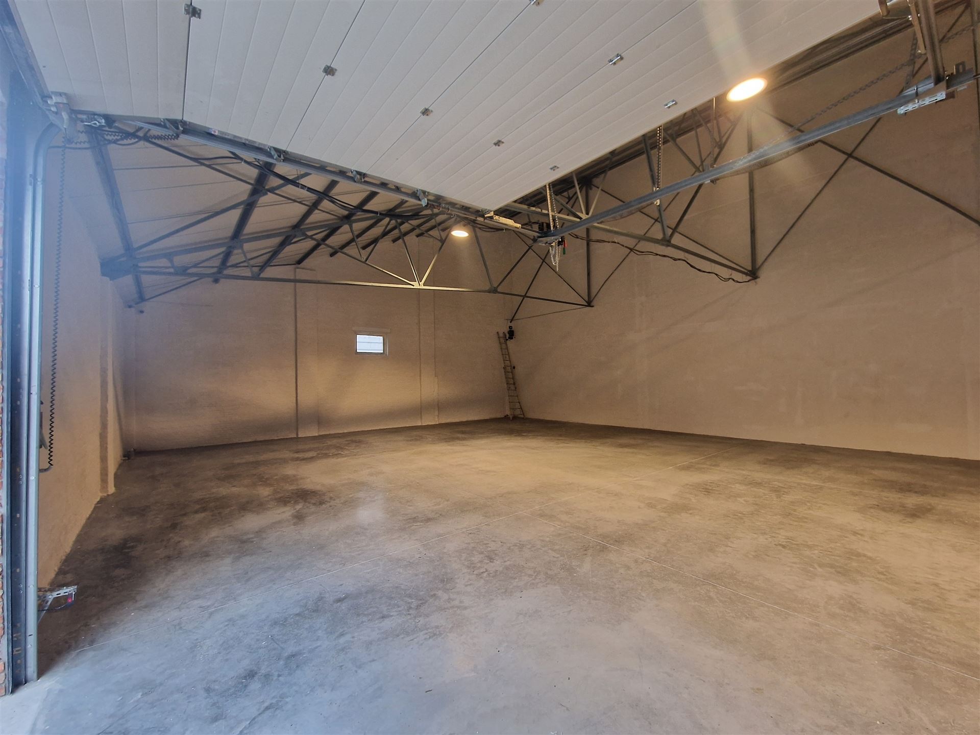 MULTIFUNCTIONEEL MAGAZIJN TE KOOP - foto 4