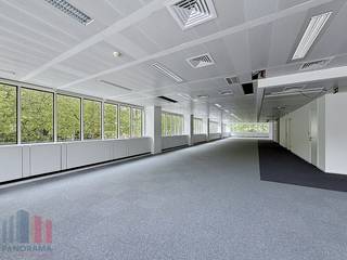 High-end office space of<strong> 987 m²</strong> for rent in a modern, future-oriented office building in Brussels.<br />Ideally located at a prime address, the site benefits from outstanding visibility and excellent accessibility via major road connections. Thanks to its proximity to public transport, Brussels-Luxembourg (10 min), Brussels-Central (15 min), Brussels-Midi (20 min) and Brussels-North (25 min) stations are easily reachable.<br /><br />This office combines comfort, security and efficiency with LED lighting, double glazing, access control and an alarm system, complemented by modern meeting facilities, lockers, showers, a stylish renovated lobby reception and 9 elevators. The building also holds a BREEAM In-Use Excellent certification, highlighting its commitment to sustainability, technology and user comfort.<br />Occupants additionally enjoy a wide range of amenities, including a fitness area, the stylish L’Étiquette wine bar lounge, Restaurant BON, and a modern coffee &amp; food zone.<br /><br />With 279 parking spaces, including 34 EV charging points, and more than 150 bicycle parking spaces, accessibility is fully optimised.<br /><br />Contact <strong>PANORAMA B2B</strong> for more information or a non-binding site visit on <strong>0477 09 00 09.</strong>