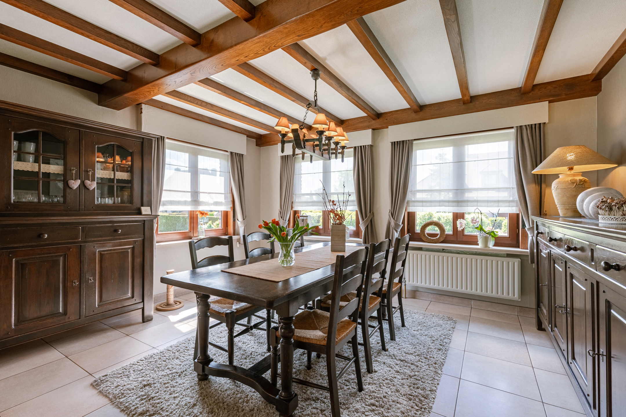 Charmante woning met vier slaapkamers en karaktervolle elementen.  - foto 4