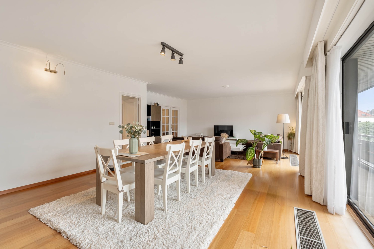 Ruim (141m²) 3-slaapkamerappartement met staanplaats, kelder én twee grote terrassen - photo 4