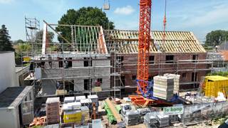 Rond de Mokkerkapel worden drie moderne BEN-woningen gebouwd op een toplocatie, op wandelafstand van scholen, winkels en openbaar vervoer. De woningen worden ontwikkeld met focus op maximaal wooncomfort, energiezuinigheid en een kwalitatieve afwerking.<br /><br />Lot 3 beschikt over een carport, een regenwaterput van 7.500 liter en een praktische zolder met extra mogelijkheden.<br /><br />De woning kan wind- en waterdicht aangekocht worden — ideaal voor wie de afwerking volledig naar eigen smaak wil bepalen.<br /><br />Wenst u meer informatie of een bezoek? Contacteer ons gerust.