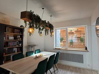 In het pittoreske Mariekerke, op voetafstand van de Schelde, bevindt zich deze instapklare woning. Deze woning is ideaal voor een koppel of alleenstaande. Totaalrenovatie in 2021. De woning wordt GEMEUBELD verhuurd. Indeling : inkom, living, volledig ingerichte keuken, berging, badkamer, toilet, 2 slaapkamers (3.5m x 2.5m en 4m x 3.5m) boven. EPC score : 319 kWh/m²jaar, label D. Het dak wordt nog geïsoleerd voor 1/12/2026, wat de EPC score tot een label C zal brengen. Beschikbaar vanaf 1/12/2026. Voor informatie en/of bezichtiging, gelieve te mailen naar is.waasmunster@skynet.be of tel. 0495/733419.