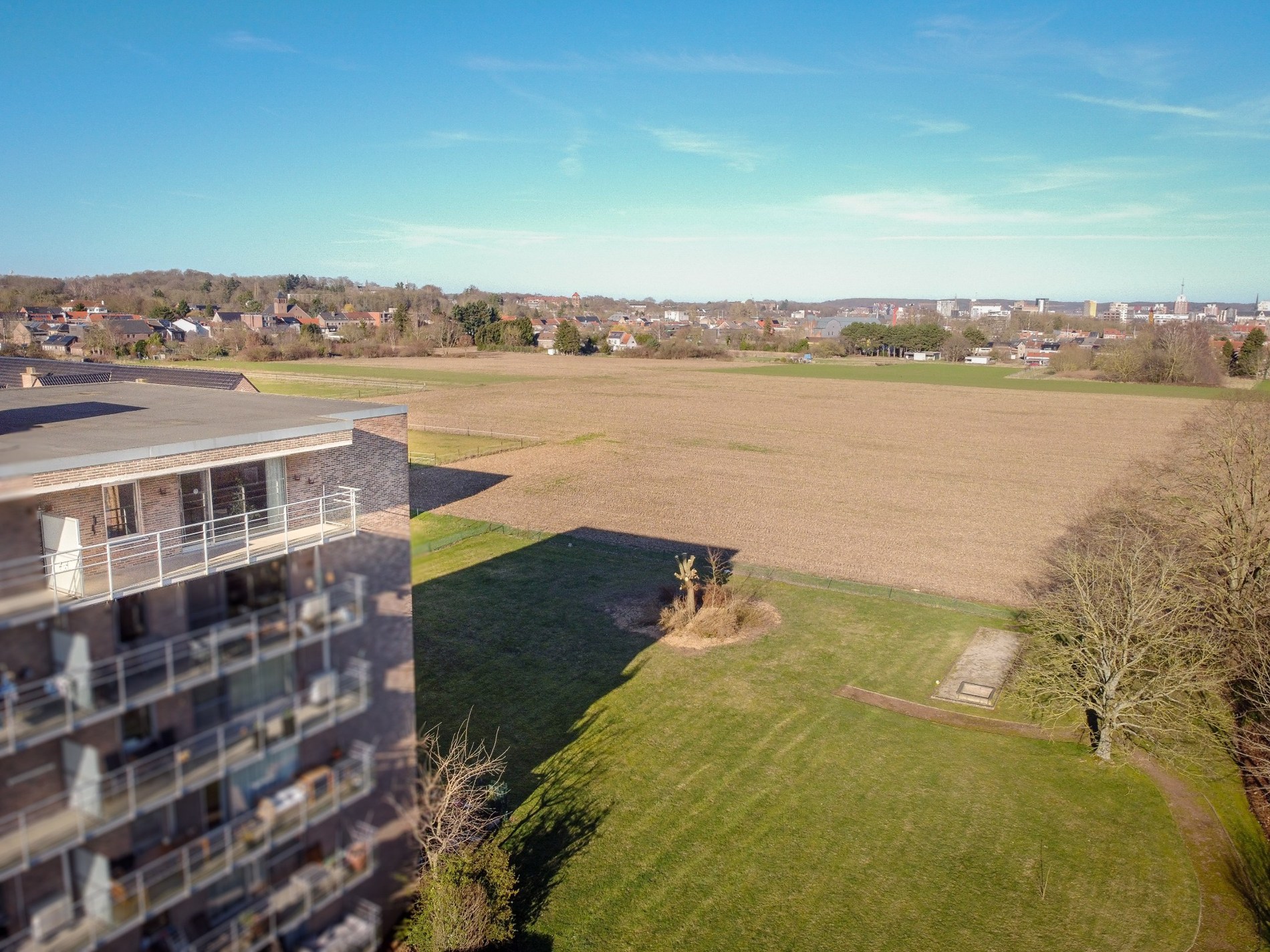 Lichtrijk appartement met panoramisch zicht - foto 3
