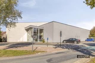 Dit veelzijdig pand van 1210 m² bevindt zich te Oostende nabij alle grote shoppingzaken.Momenteel is het als volgt ingedeeld :Het gelijkvloers...