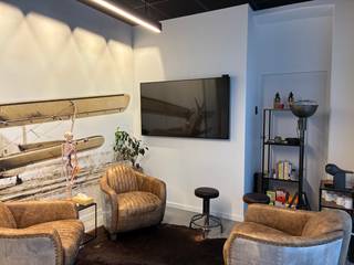 Waregem: kantoorruimte te huur op een goedgelegen locatie.Het kantoor is gelegen op de eerste verdieping in een heel energiezuinig kantoorgebouw. Het...