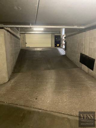 Te huur: ruime gesloten garagebox op verdieping -4 van Residentie Majestic, gelegen in de Zandstraat 6 te Knokke, op slechts 20 meter van de...