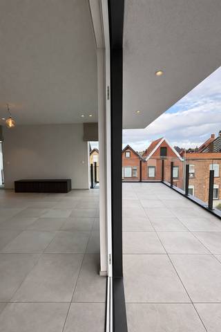 In de eigentijdse en kleinschalige Residentie Carpe Diem wordt dit ruime appartement met zuidgericht terras op de bovenste verdieping te...