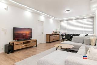 WILRIJK | GERENOVEERD APPARTEMENT MET TWEE RUIME SLAAPKAMERS EN TERRAS | GELEGEN OP DE TWEEDE VERDIEPING| EPC C |Indeling als volgt: inkomhal - apart...