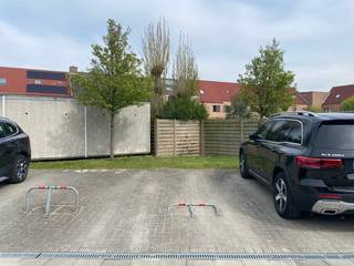 Mooie buitenstaanplaatsen tussen Oostende en Bredene. Deze staanplaatsen liggen veilig achter een gesloten poort. Vrij vanaf 1/02/2026.