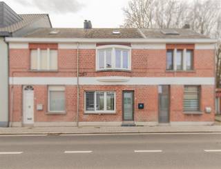GERENOVEERDE, ENERGIEZUINIGE EN KWALITATIEVE WONING MET 3 SLAAPKAMERS EN TERRASligging nabij centrum met vlotte bereikbaarheid via N16, A12 en...