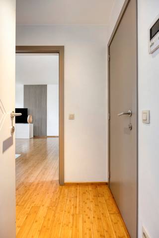 This spacious duplex apartment with 2 bedrooms in Affligem is ideally located close to all amenities and offers a comfortable living space...