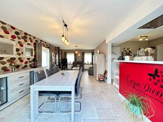 [[ DIT PAND NEEMT DEEL AAN DE ERA OPEN HUIZEN DAG OP 6/12 VAN 9:30 TOT 10:30 ]] Instapklare woning met garage. De praktische indeling en verzorgde...