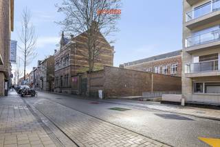 Deze dubbele garagebox is gelegen te Parkstraat 104-106, nabij verschillende populaire locaties in het Leuvense centrum. De plaatsen zijn erg...