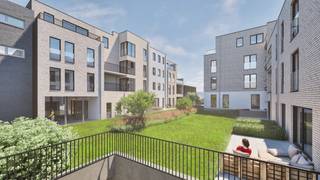 Ligging
Residentie Wetthre is een eigentijds nieuwbouwproject op een uitstekende locatie, vlak bij het centrum van Wetteren. U woont er op wandelafstand van winkels, scholen, openbaar vervoer en andere dagelijkse voorzieningen, terwijl de groene omgeving zorgt voor rust en een aangename woonbeleving.
Project
Het project omvat twee stijlvolle gebouwen met een gevarieerd aanbod aan appartementen met één, twee of drie slaapkamers. Elk appartement werd ontworpen met oog voor ruimte, comfort en licht. Grote raampartijen creëren een open leefgevoel en bieden een mooi uitzicht op de sfeervolle stadstuin en/of het Louise Miegemplein. Bovendien beschikt elke woonunit over een ruim terras waar u optimaal van het buitenleven kunt genieten.
Dankzij de moderne architectuur, kwalitatieve afwerking en energiezuinige technieken vormt Residentie Wetthre een duurzame woonoplossing, zowel voor wie er zelf wil wonen als voor investeerders.
Een extra troef is het verlaagde btw-tarief van 6%. Dankzij de verlengde federale maatregel, die sinds 1 juli 2025 van kracht is, kan dit project onder de geldende voorwaarden aan 6% btw worden aangekocht. Dat betekent een aanzienlijk financieel voordeel voor wie aan de wettelijke criteria voldoet.
Ontdek het beschikbare aanbod en kies het appartement dat perfect aansluit bij uw woonwensen.
Voor meer info contacteer Krista op 0470 70 72 26