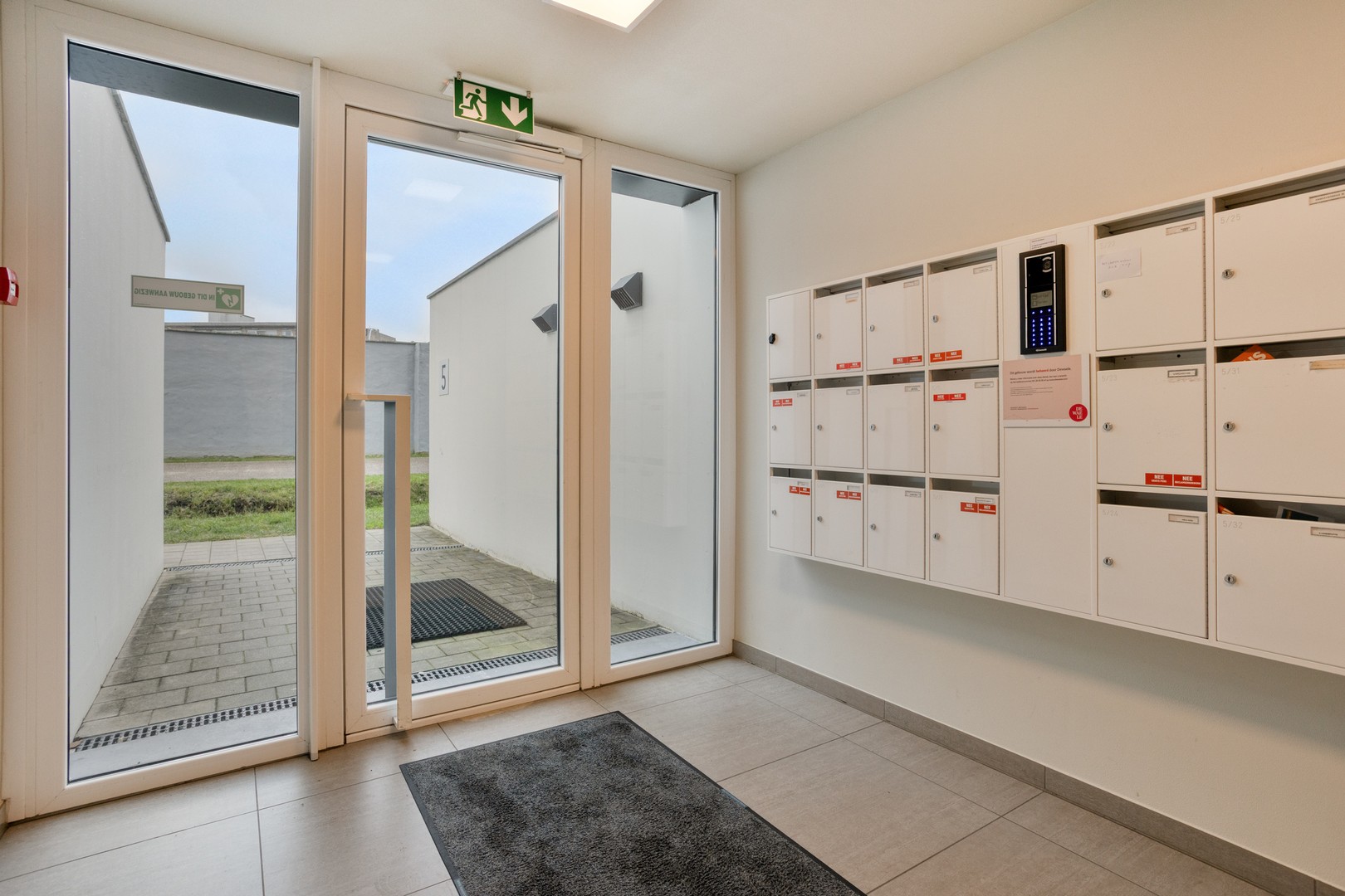 Instapklaar gelijkvloersappartement met 2 slaapkamers, zonnig terras en autostaanplaats in Roeselare - foto 2