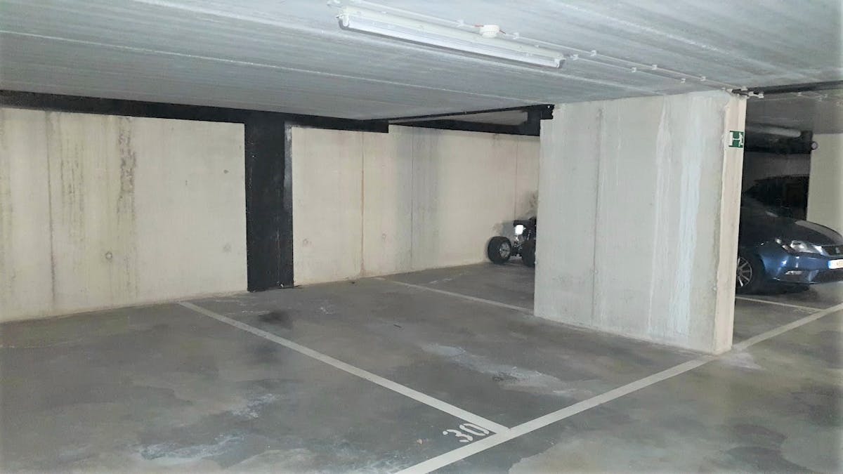 Spacious underground parking space for rent in Hasselt - photo 1