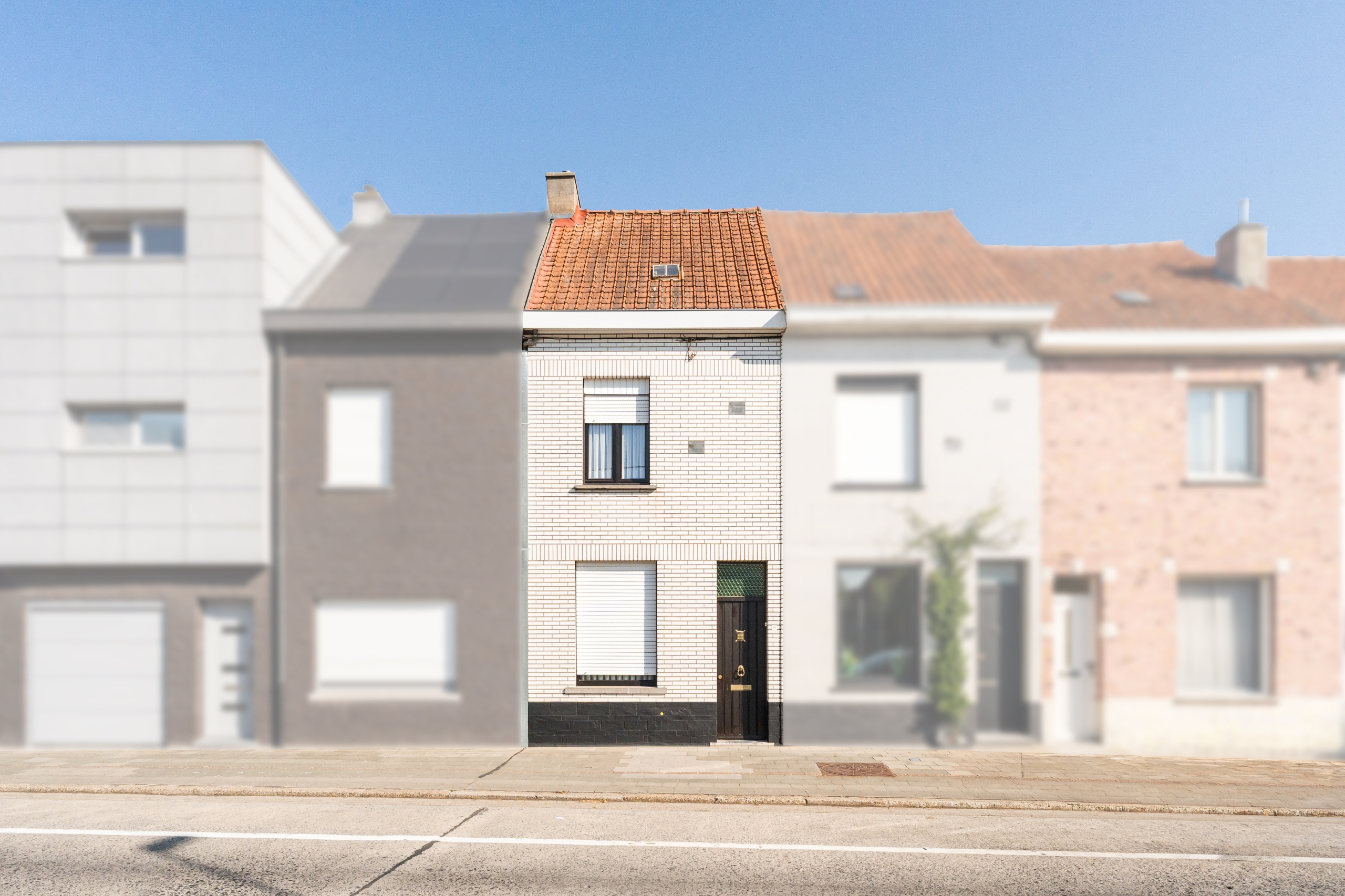 Centraal gelegen te renoveren rijwoning met garage en uitweg in Harelbeke - foto 2