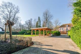 Charmante villa met zonnige tuin in Hof ter Linden OMGEVINGIn een van de meest gegeerde wijken van Schilde, vlakbij de St.-Ludgardisschool ligt deze...