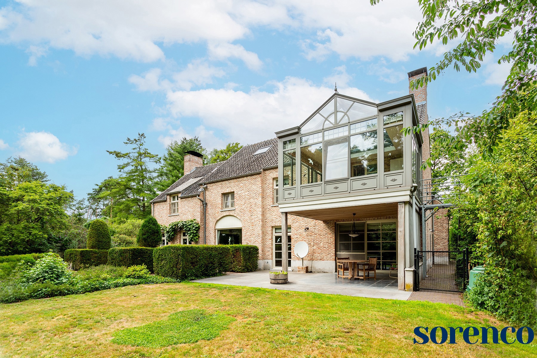 Exclusieve villa in een rustige groene wijk op een perceel van 3.676 m². - foto 2