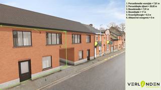 Deze projectgrond is gunstig gelegen in de gekende Leenhofstraat in Mol op wandelafstand van o.a. het station (300 m), het Rondplein, de winkelstraten, ontspanningsvoorzieningen, horecazaken en het ziekenhuis.<br /><br />Je geniet hier van een vlotte verbinding naar de omliggende gehuchten en gemeenten Dessel, Balen, Geel, Lommel en Meerhout.<br /><br />De site bestaand uit onderstaande loten:<br />- lot 1: bouwgrond voor gesloten bebouwing 218,72 m²<br />- lot 2: bouwgrond voor gesloten bebouwing 199,27 m²<br />- lot 3 : "bouwgrond" voor ruime parkeerplaats van ca 17 m²<br />- lot 4 - 10 "zeven bouwgronden" voor parkeerplaatsen van ca 13 m²<br />(- lot 11: manoeuvreerruimte/ groenzone 269,47 m²)<br /><br />Dankzij het recht van doorgang naar achter ben je hier in de unieke mogelijkheid om een privatieve en veilige staanplaats aan te leggen (zie parkeerloten op het plan).<br /><br />De bouwpercelen hebben een straatbreedte van 7,81 meter, een diepte van 25,65 meter en zijn geschikt voor ruime gesloten bebouwingen met gezellige tuinen. <br /><br />De te bouwen woningen hebben een maximum breedte van 7,81 meter op een diepte van maximum 17 meter.<br /><br />Bouwvoorschriften:<br />- bouwdiepte gelijkvloers max 17 m, verdieping max 13 m en dakverdieping max 9 m<br />- kroonlijsthoogte max 6,5 m voor de diepte van 13 m en de achterste meters max 3,5 m<br />- max nokhoogte: 11,50 m<br />- dak: tot 9 m diep verplicht hellend dak (zadeldak), overige platdak <br />- het gezamenllijke recht van doorgang is 3 m met een vrije hoogte van 2,2 m<br />- gevels: gevelbaksteen, natuursteen of sierbepleistering in een lichte kleur<br />- tuinberging in de achtertuin toegelaten tot een tuindiepte van 10m: nokhoogte max 3 m, opp. max 12 m² en min 2 m van de perceelsgrenzen. Verplicht uit te voeren in hout<br /><br />*Ook de woning rechts van de bouwgronden kan mee aangekocht worden! <br />!! Vraagprijs voor deze projectgrond + rechtse woning: €399.000<br /><br />Contacteer ons gerust om de bouwmogelijkheden samen te bespreken!