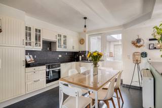 *** KIJKDAG ZATERDAG 23/08 tussen 13uur - 16uur *** OP AFSPRAAK *** Deze instapklare woning is gelegen op wandelafstand van...