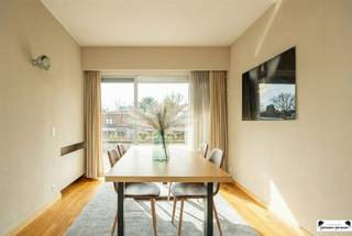 Deze lichtrijke eengezinswoning is een buitenkans voor iedereen die opzoek is naar een woning gelegen in een goede wijk in Merksem.Dankzij de...