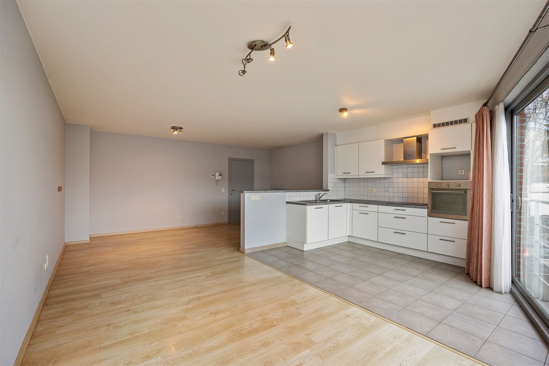 Lichtrijk appartement met 2 Slaapkamers en Terras - foto 4